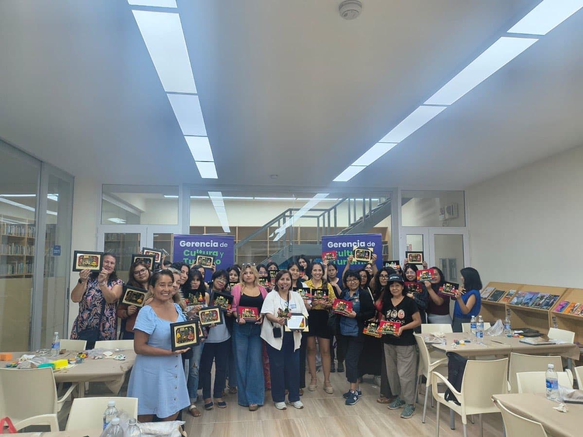 Taller de cuadros de bronce dictado en la Municipalidad de Miraflores
